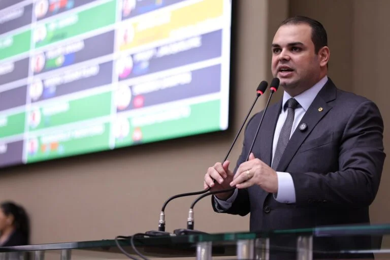 Roberto Cidade quer premiar restaurantes que oferecerem abrigo e banheiro a entregadores no Amazonas