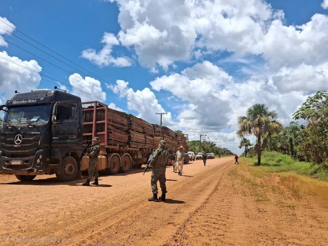 Operação contra desmatamento atinge área equivalente a 3 mil campos de futebol no interior do Amazonas