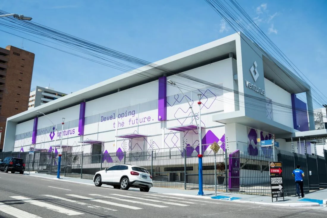 Oficina gratuita em Manaus ensina mulheres a aplicar inteligência artificial no dia a dia