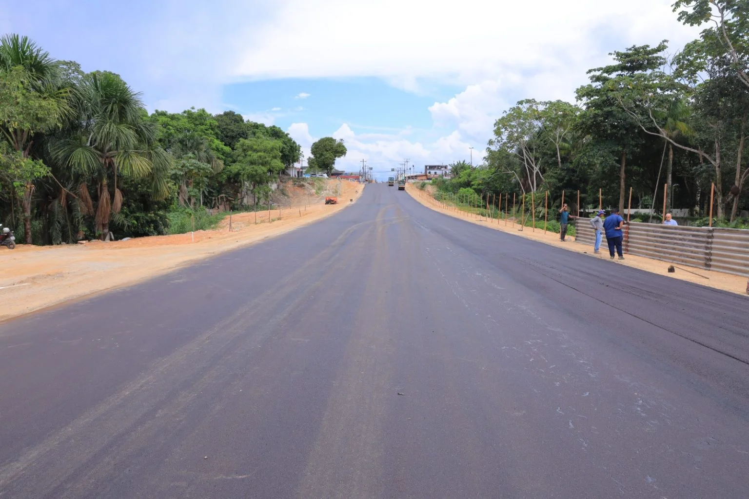 Prefeitura de Manaus conclui pavimentação de nova via que interliga as avenidas Timbiras e das Torres