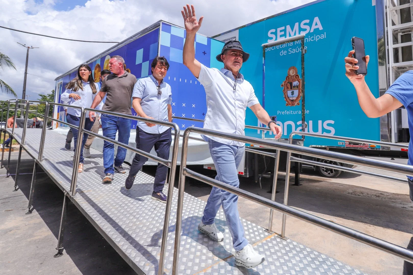 Quaest: David Almeida alcança 62% de aprovação e se consolida com foco em obras e educação em Manaus