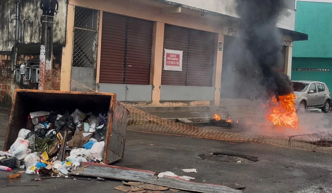 Moradores do São Lázaro queimam pneus em protesto após forte temporal em Manaus - pORTAL REMADOR