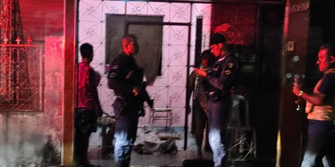 Homem é fuzilado na frente dos pais dentro de casa no bairro Santa Luzia