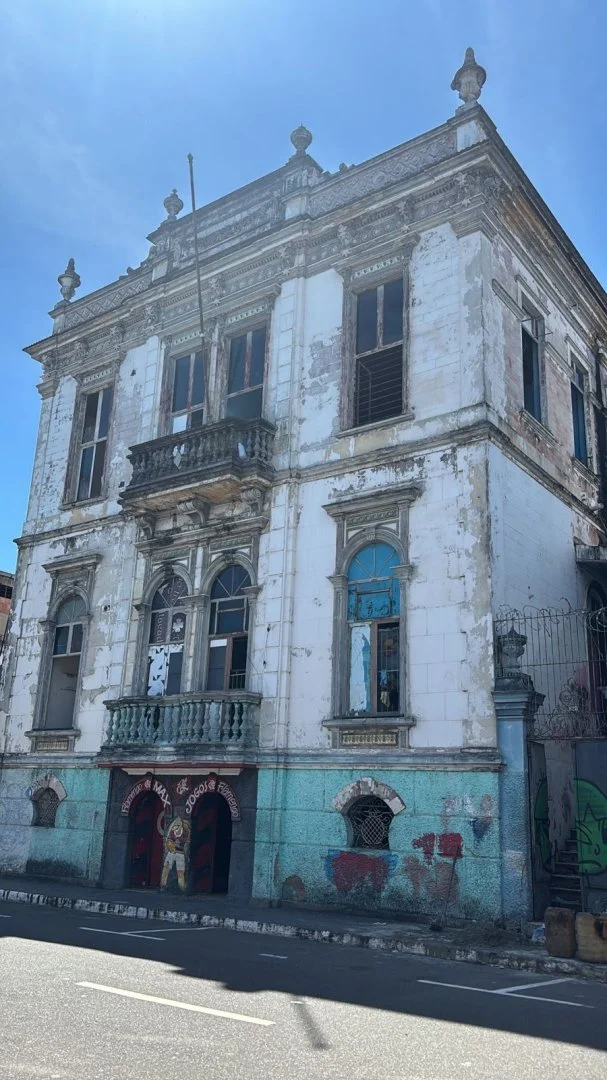 Prefeitura fiscaliza imóveis abandonados e alvos de vandalismo no Centro Histórico de Manaus