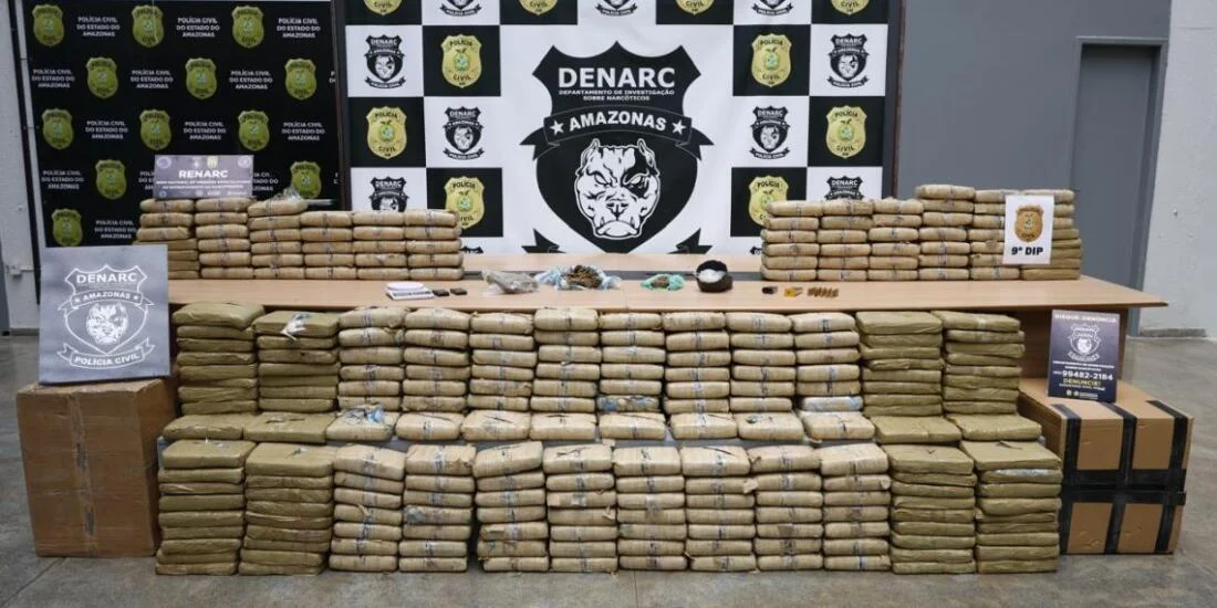 Casal é preso com 300 kg de skunk escondidos dentro de cama box em Manaus
