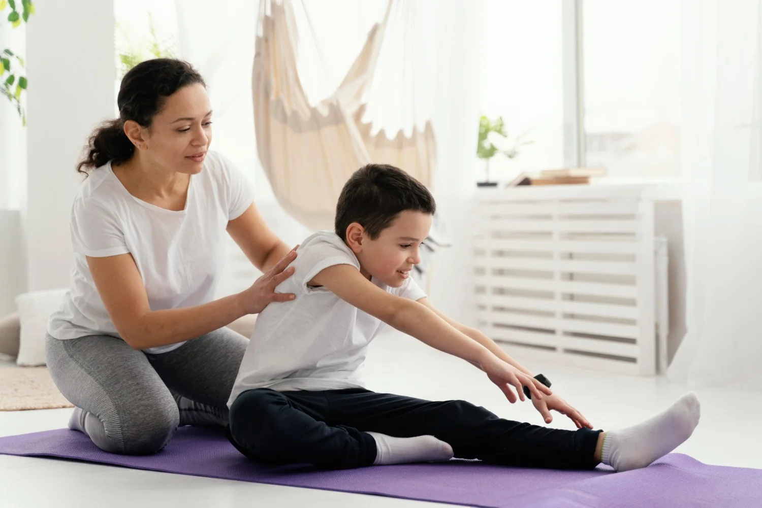 Abril Azul: estudos comprovam benefício de massagens em crianças autistas