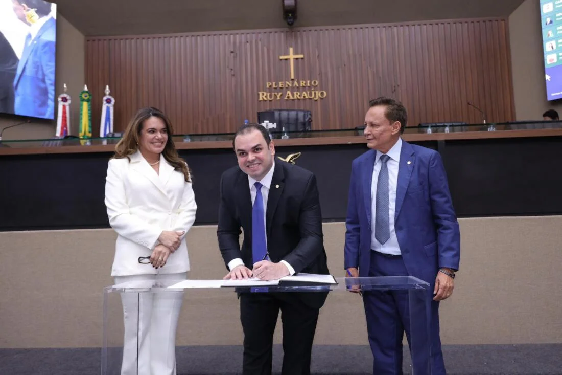 Roberto Cidade toma posse como Governador do Amazonas e prega união dos poderes