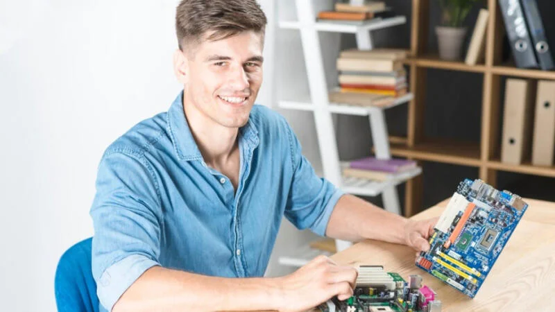 Emprego Garantido: projeto vai conectar estudantes a vagas no mercado de Manaus