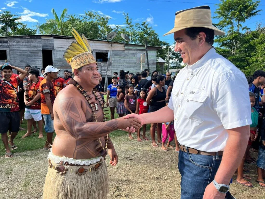 Deputado Abdala Fraxe participa de inauguração de ginásio e abertura dos Jogos Olímpicos Indígenas em Alvarães