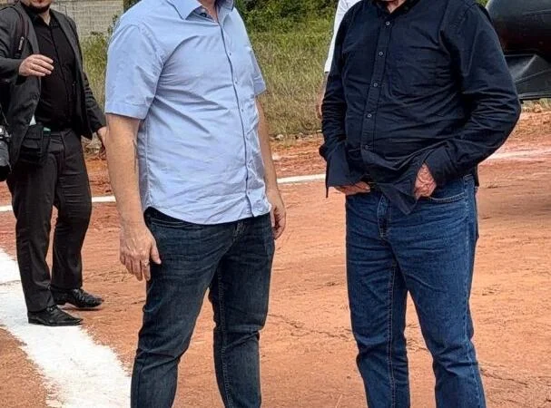 o lado do presidente Lula, governador Roberto Cidade defende pavimentação da BR-319 para integração e desenvolvimento da região Norte