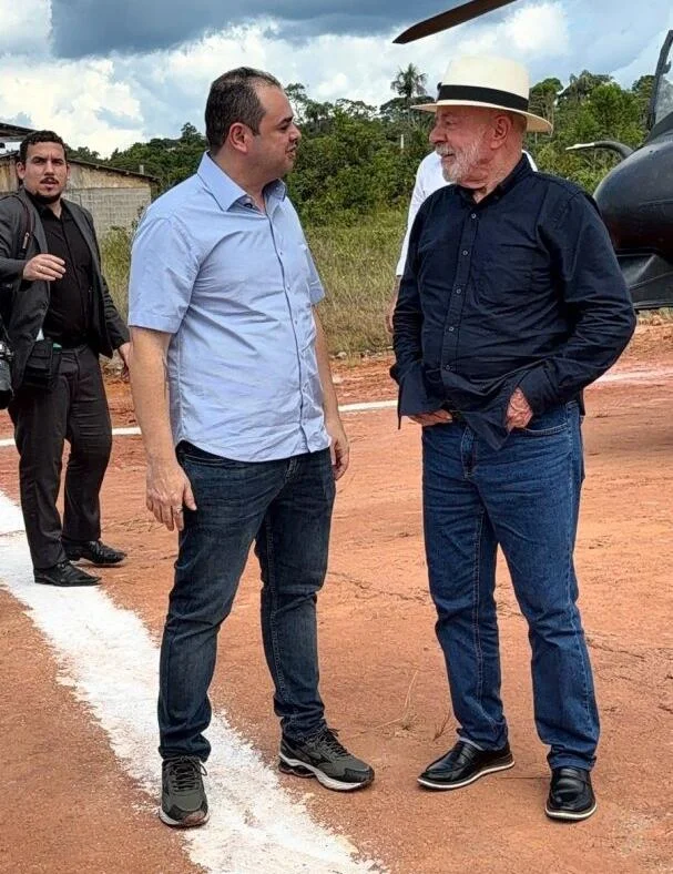 o lado do presidente Lula, governador Roberto Cidade defende pavimentação da BR-319 para integração e desenvolvimento da região Norte