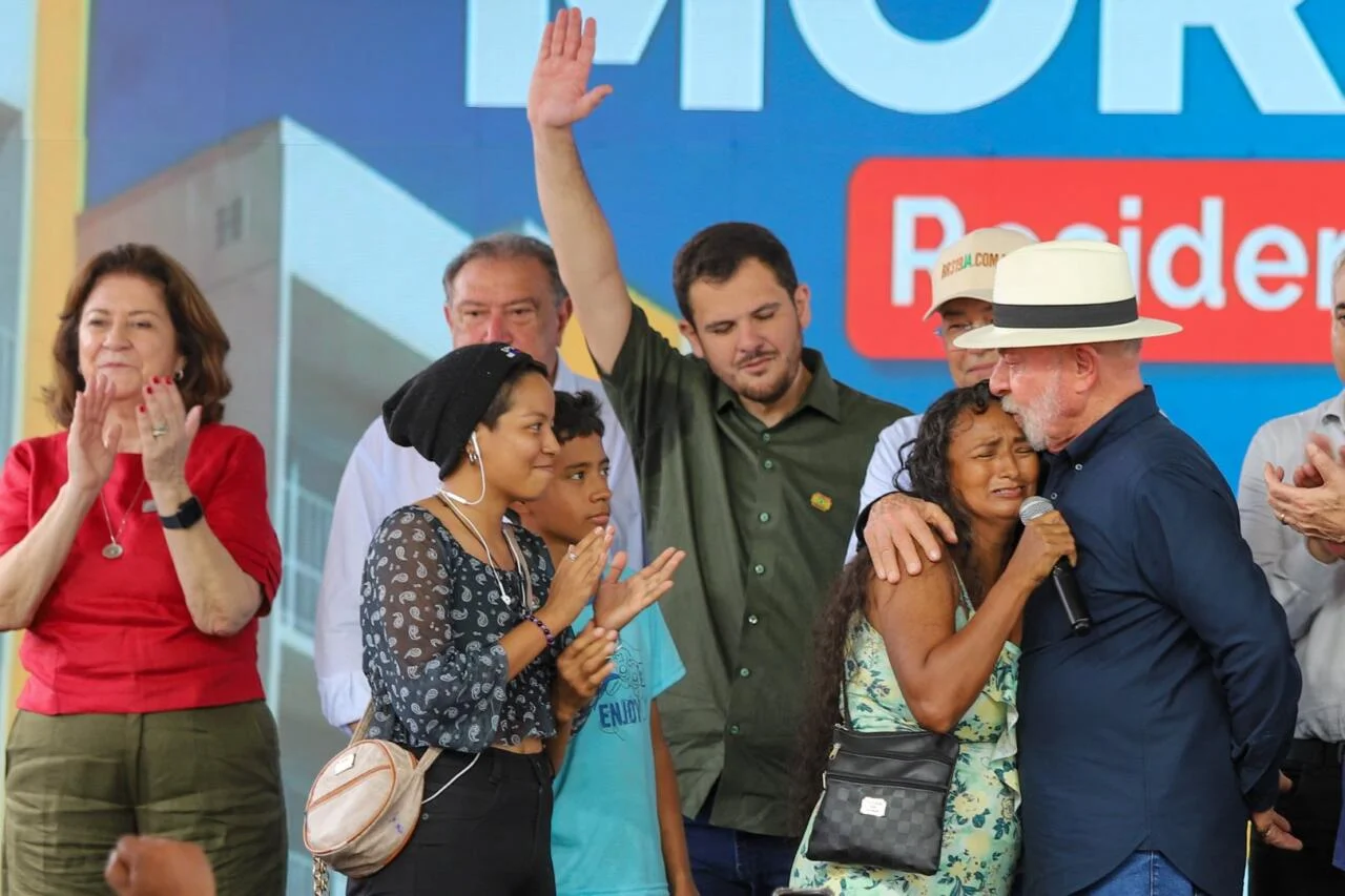 Prefeito Renato Junior e presidente Lula entregam 576 moradias semimobiliadas do residencial Morar Melhor no Parque das Tribos e beneficiam mais de 2 mil pessoas