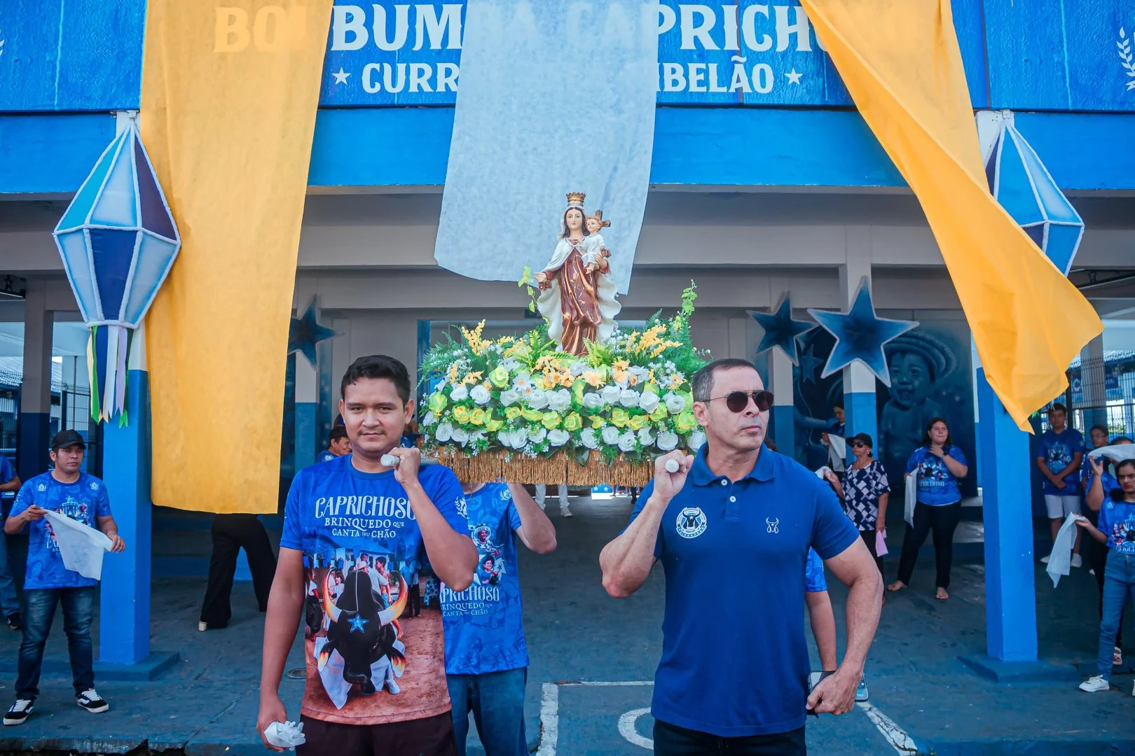 Entre arte e devoção, Boi Caprichoso recebe imagem peregrina de Nossa Senhora do Carmo
