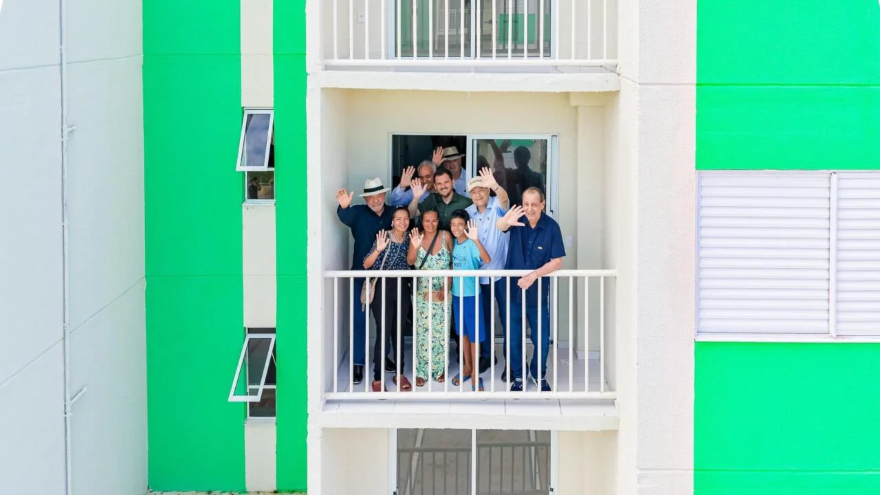 Ao lado do prefeito Renato Junior, Lula entrega 576 moradias do Minha Casa, Minha Vida em Manaus