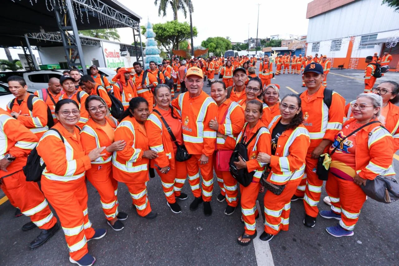 Prefeitura de Manaus mobiliza mais de 500 trabalhadores em operação noturna de limpeza nas zonas Norte e Leste