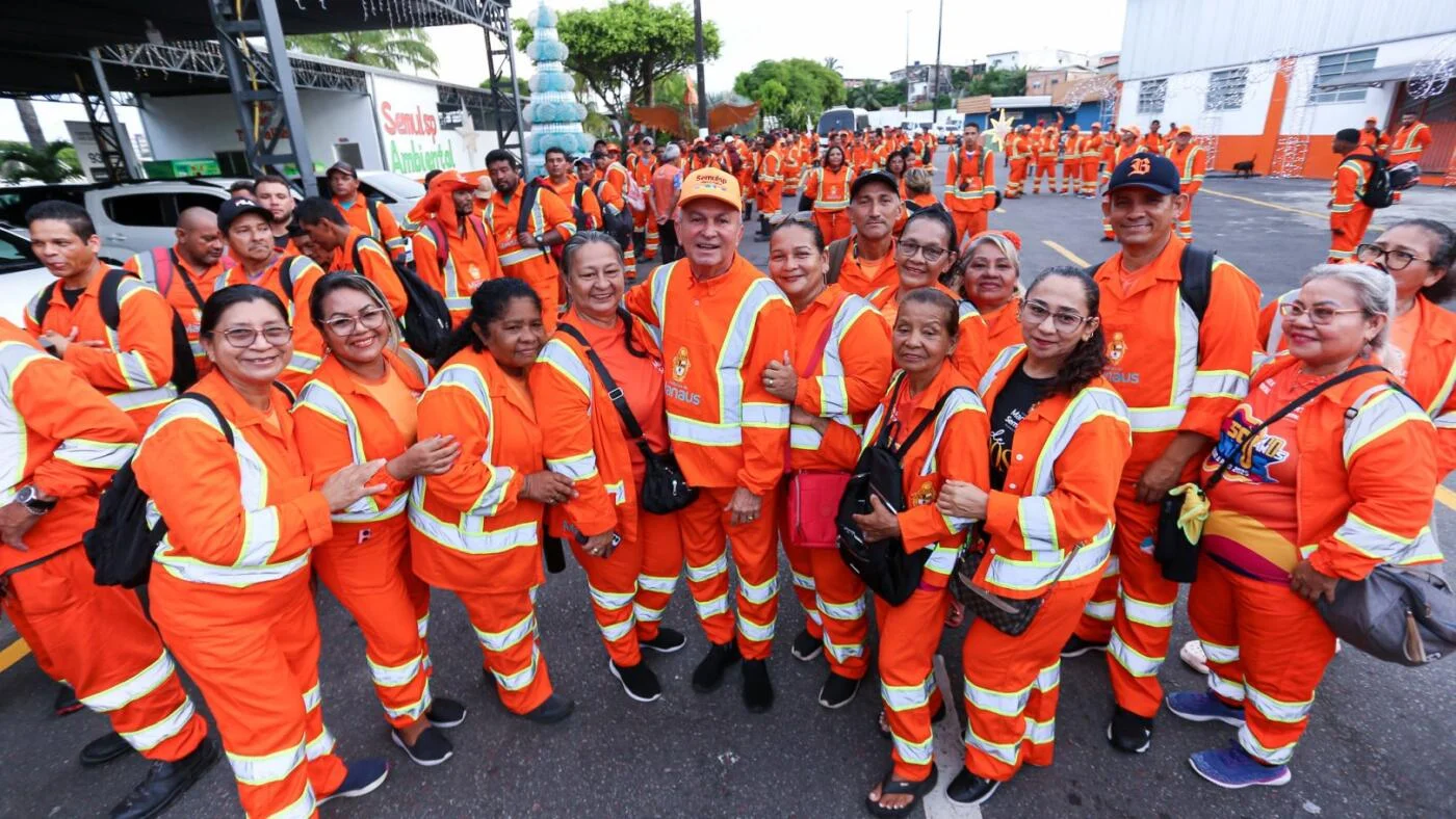 Prefeitura de Manaus mobiliza mais de 500 trabalhadores em operação noturna de limpeza nas zonas Norte e Leste