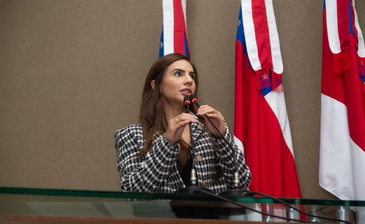 Deputada Débora Menezes cobra rigor contra crimes infantis e faz críticas à esquerda durante discurso na ALEAM - Portal Remador