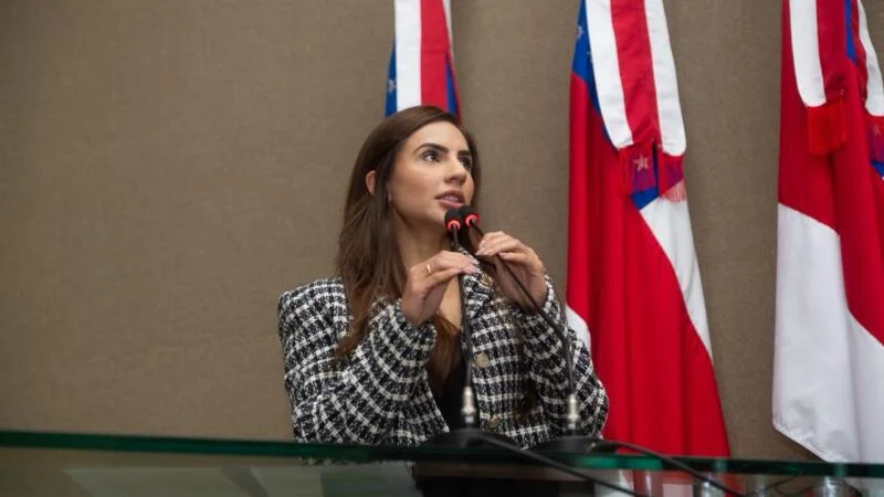 Deputada Débora Menezes cobra rigor contra crimes infantis e faz críticas à esquerda durante discurso na ALEAM - Portal Remador