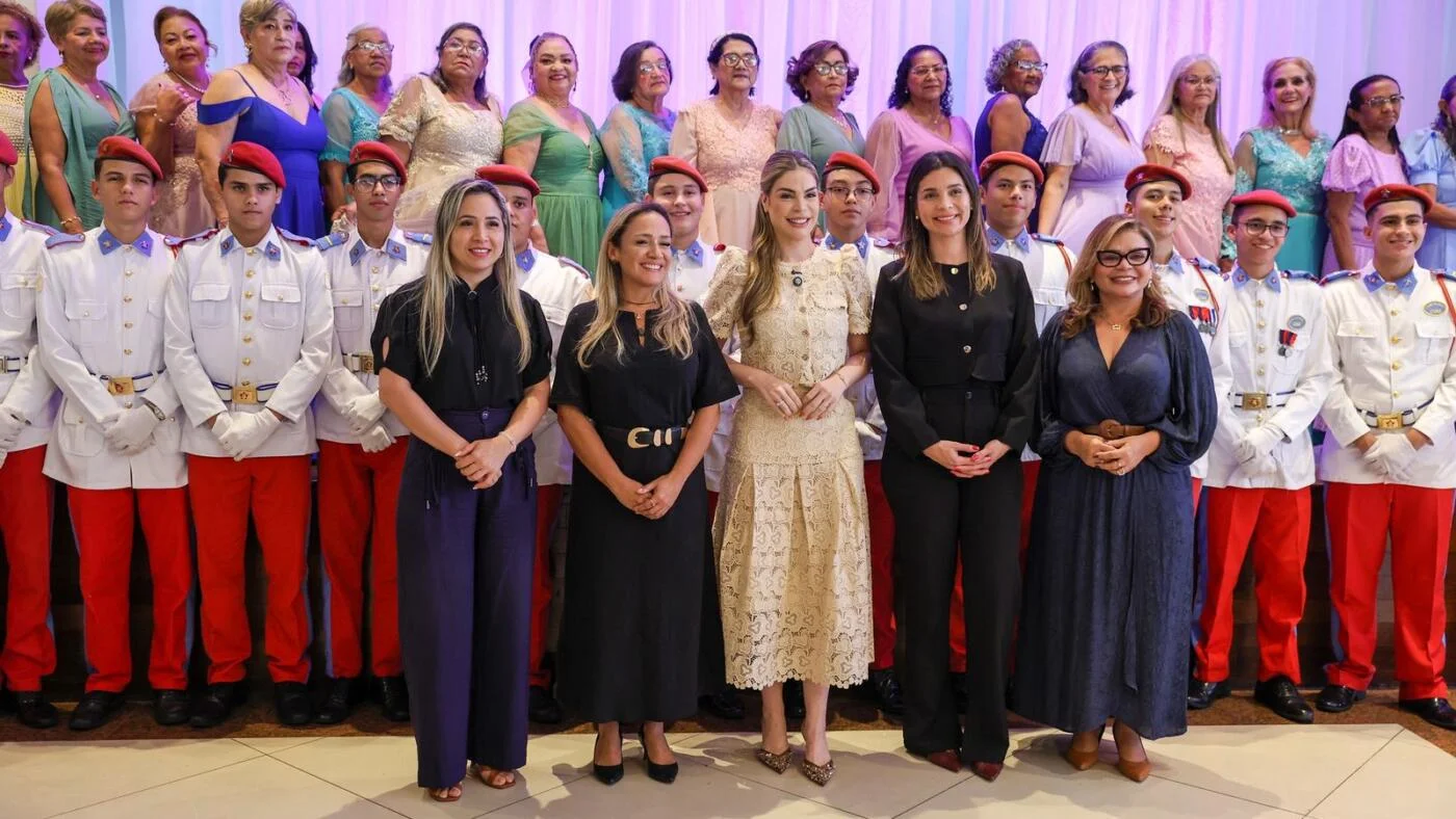 Durante baile 'Rosas de Maio', primeira-dama Thaisa Cidade destaca a importância do trabalho social do Estado no acolhimento e qualidade de vida das mulheres participantes