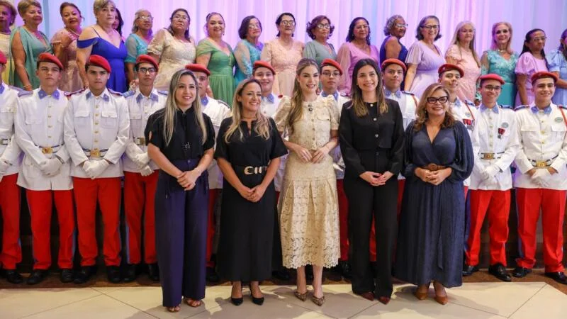 Durante baile 'Rosas de Maio', primeira-dama Thaisa Cidade destaca a importância do trabalho social do Estado no acolhimento e qualidade de vida das mulheres participantes