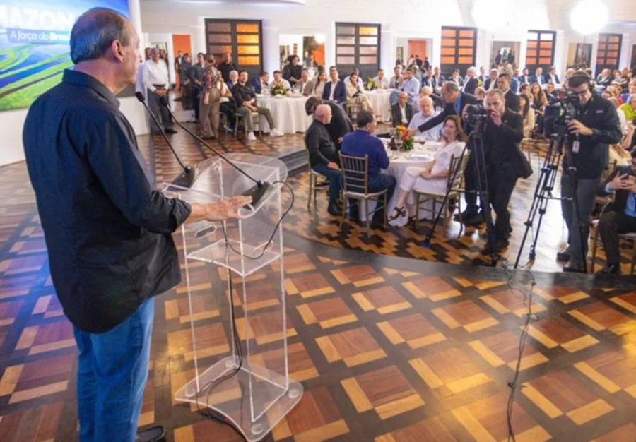 Sem celular e com Wesley e Joesley Batista, Lula reúne aliados no Rio Negro Clube em Manaus - Portal Remador