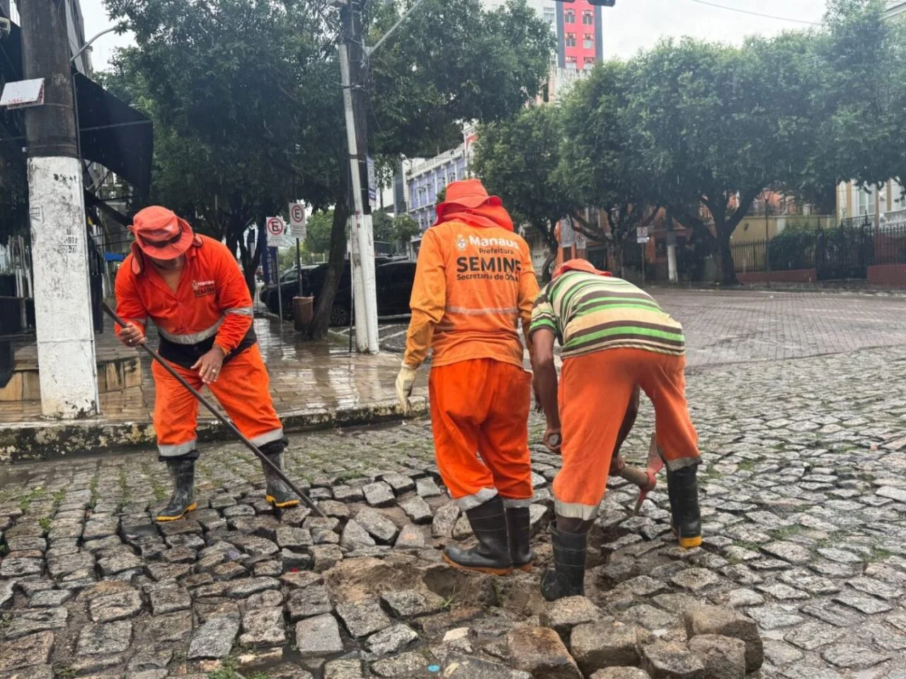 Prefeitura de Manaus recupera pavimento em área histórica do centro da capital
