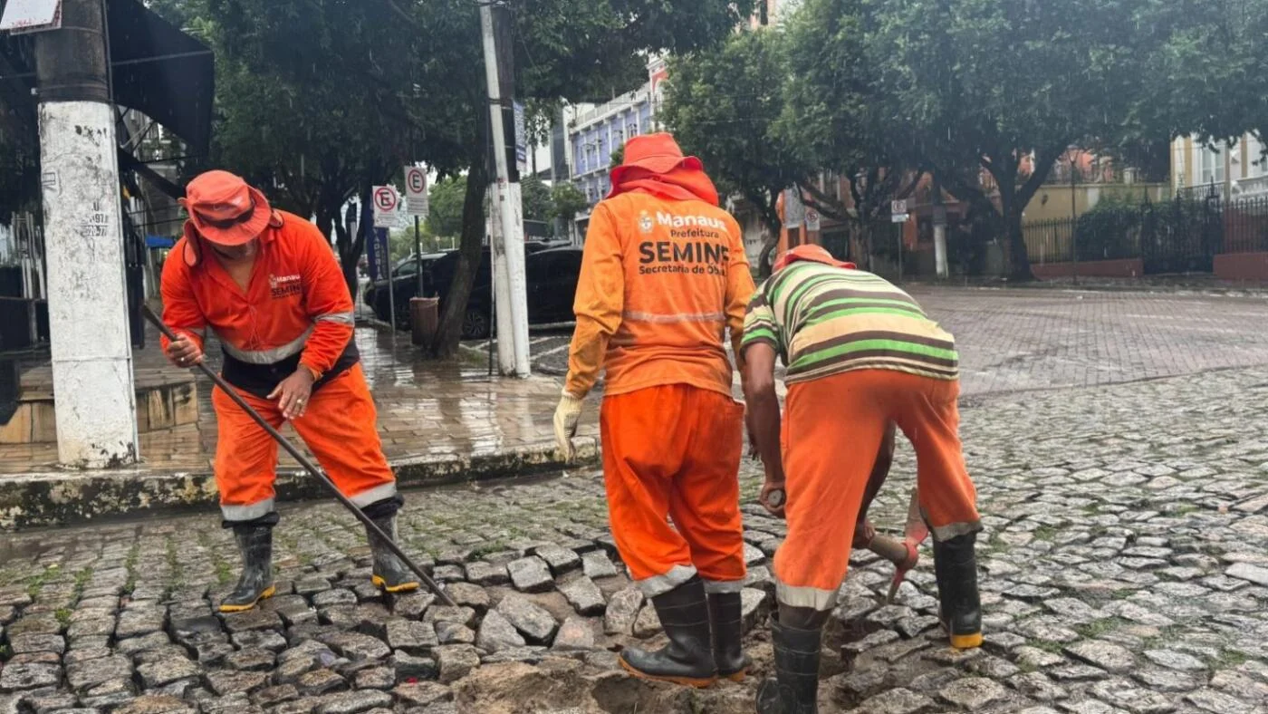 Prefeitura de Manaus recupera pavimento em área histórica do centro da capital