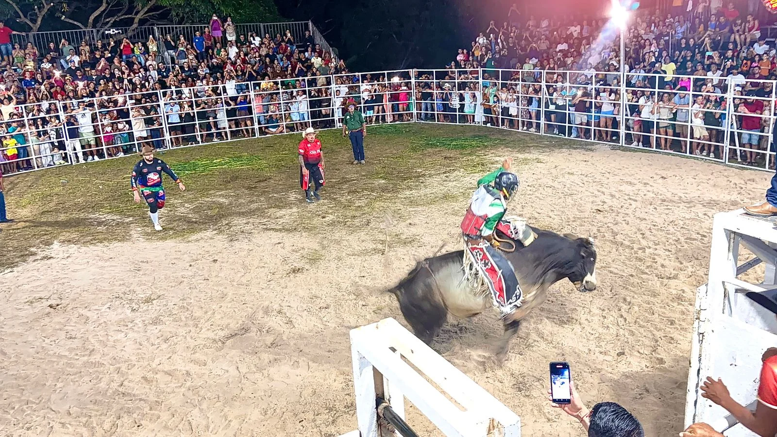 Sucesso absoluto! Agrifest abre os portões com rodeio, vaquejada e emoção