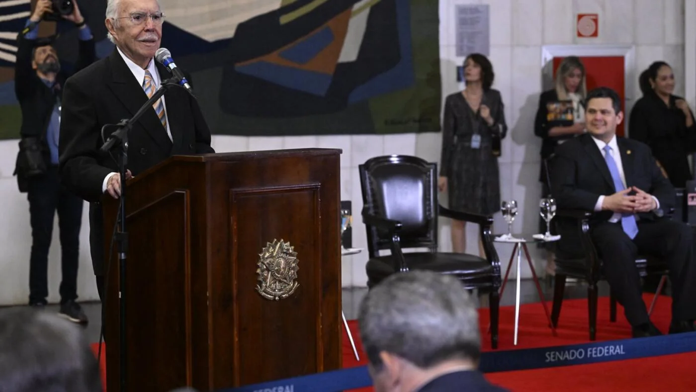 Noite histórica no Congresso Nacional celebra legado literário de José Sarney