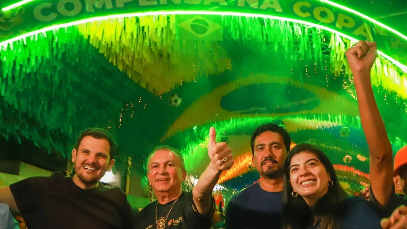 Prefeito Renato Junior inaugura ‘Rua da Copa’ do bairro Compensa e celebra criatividade dos servidores da Semulsp na decoração de mais um ponto turístico da cidade