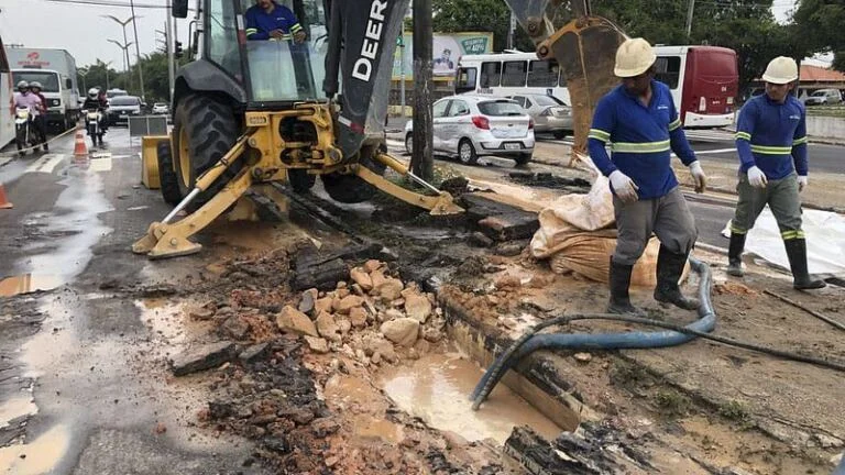 Prefeito Renato Júnior multa Águas de Manaus em 9 milhões de reais e cobra respeito por Manaus - Portal Remador