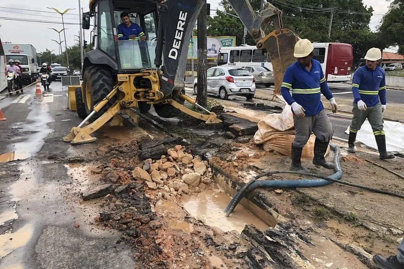 Prefeito Renato Júnior multa Águas de Manaus em 9 milhões de reais e cobra respeito por Manaus - Portal Remador