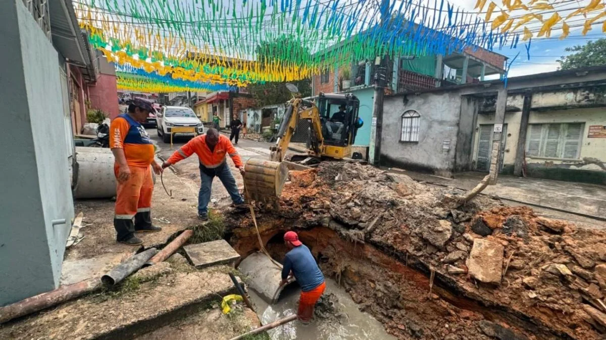 Prefeitura de Manaus desobstrui rede de drenagem no São Lázaro e reforça segurança da infraestrutura urbana