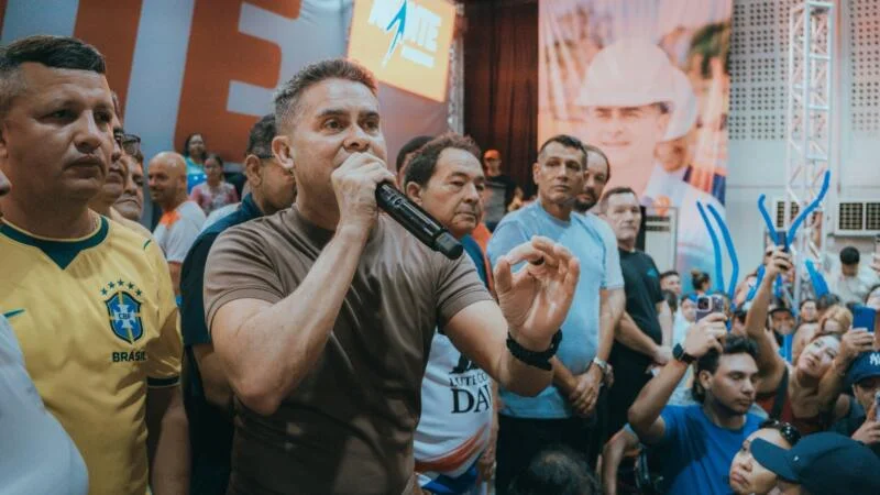 PDT reúne 2,7 mil pessoas, apresenta chapa completa e reforça aliança com David Almeida para 2026