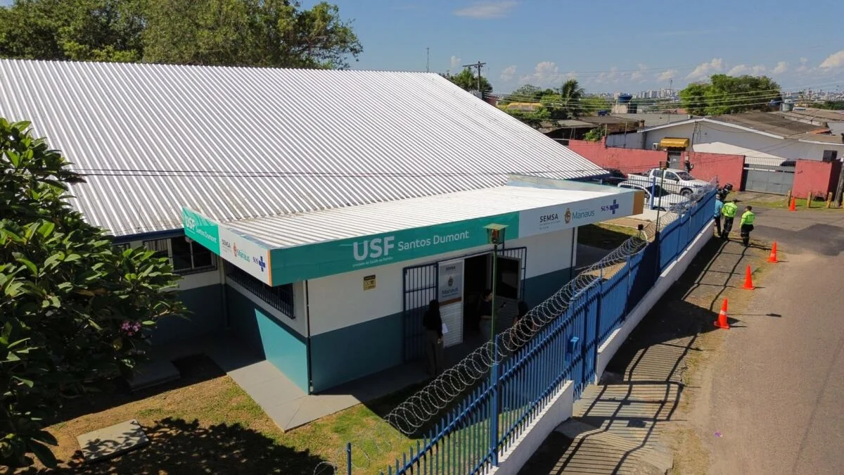 Prefeito Renato Junior entrega a USF Santos Dumont e amplia atendimento de saúde para 25 mil pessoas na zona Centro-Oeste de Manaus