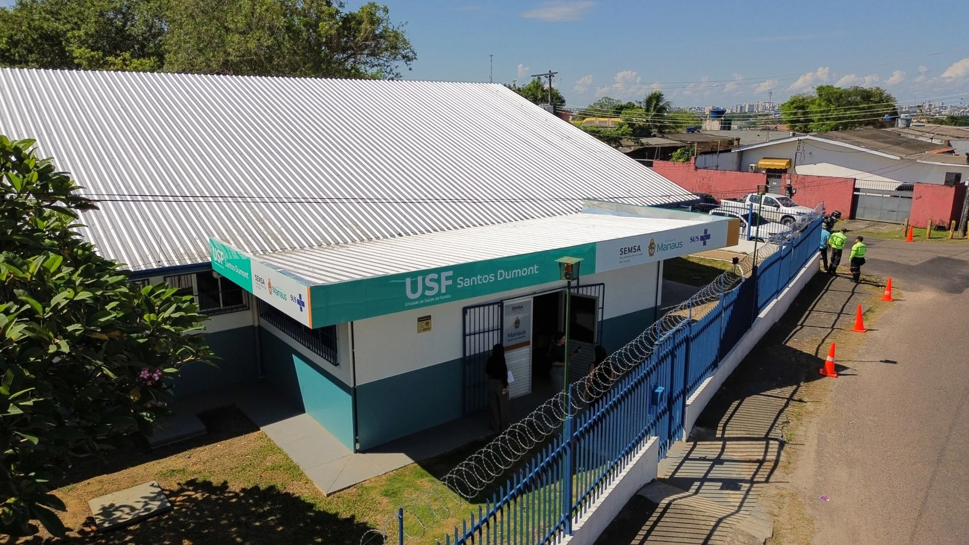 Prefeito Renato Junior entrega a USF Santos Dumont e amplia atendimento de saúde para 25 mil pessoas na zona Centro-Oeste de Manaus