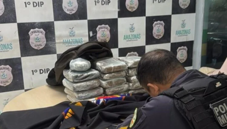 Jovem de 22 anos que trazia dr0ga de Coari dá de cara com a polícia no Porto de Manaus - Portal Remador