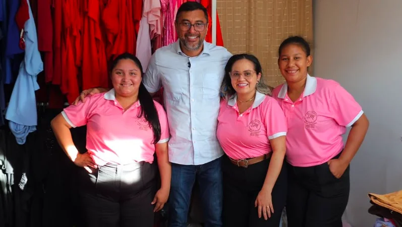 No aniversário de Barreirinha, Wilson Lima reencontra empreendedoras que transformaram seus negócios com o Crédito Rosa