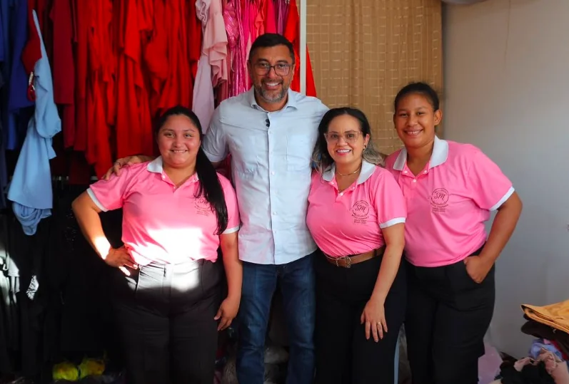 No aniversário de Barreirinha, Wilson Lima reencontra empreendedoras que transformaram seus negócios com o Crédito Rosa