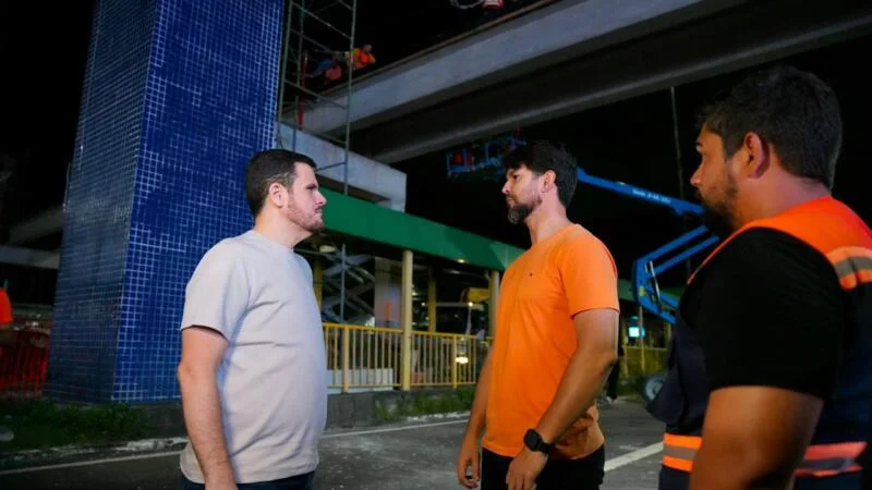 Renato Junior fiscaliza concretagem da nova passarela da Torquato Tapajós e anuncia ampliação de altura para evitar novos acidentes