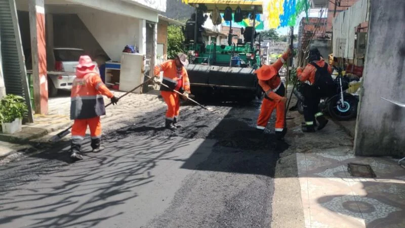 Prefeitura de Manaus avança com recapeamento asfáltico de 260 metros no bairro Flores e fortalece mobilidade urbana