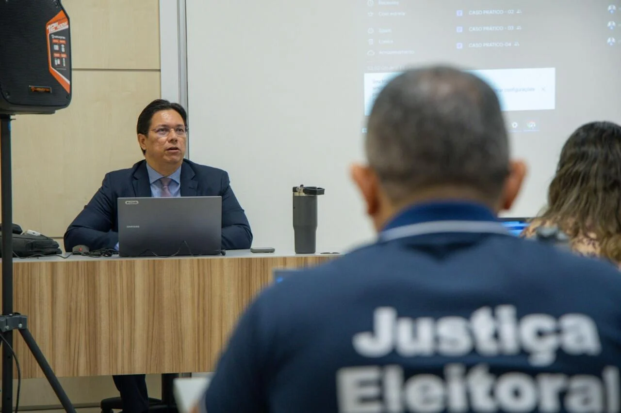 TRE-AM capacita servidores sobre propaganda eleitoral