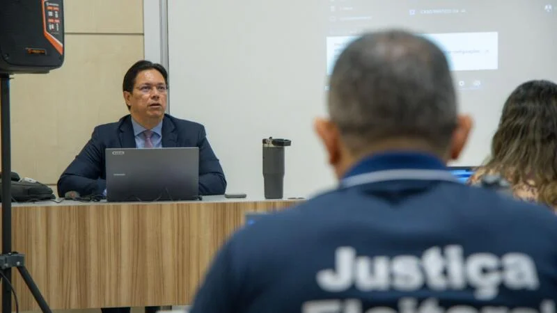 TRE-AM capacita servidores sobre propaganda eleitoral