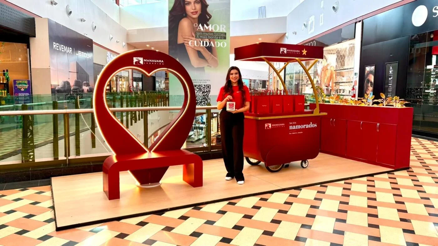 Manauara sorteia vales-viagem e distribui brindes da Kopenhagen em promoção do Dia dos Namorados