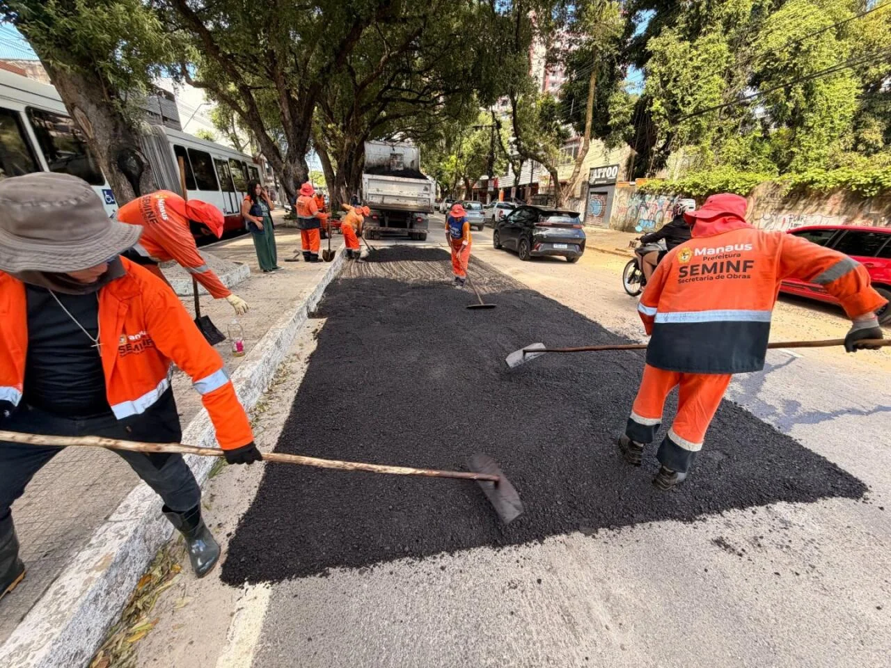 Prefeitura de Manaus conclui última etapa de obra emergencial na avenida Getúlio Vargas e restabelece plenamente a mobilidade no Centro
