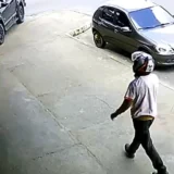 Quadrilha armada faz advogado, clientes e funcionários reféns durante assalto na Zona Leste