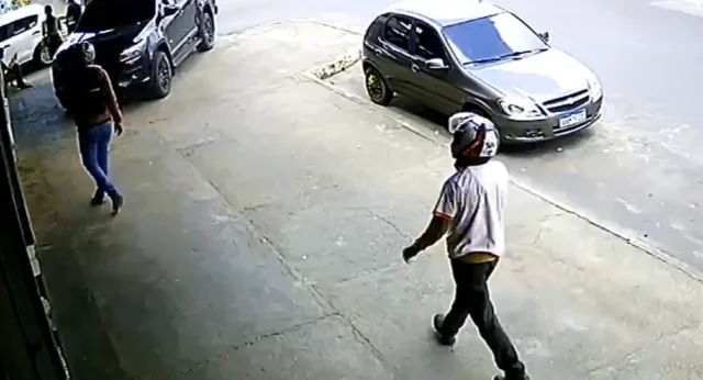 Quadrilha armada faz advogado, clientes e funcionários reféns durante assalto na Zona Leste