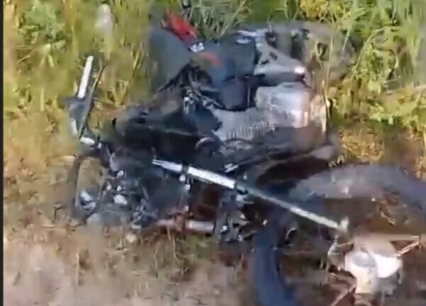 Dois homens morrem após grave acidente entre motocicleta e carro de passeio na AM-010