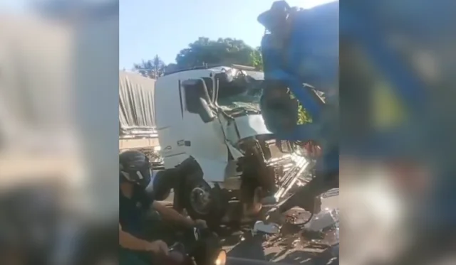 Grave acidente deixa caminhão destruído e interrompe trânsito no bairro Tarumã