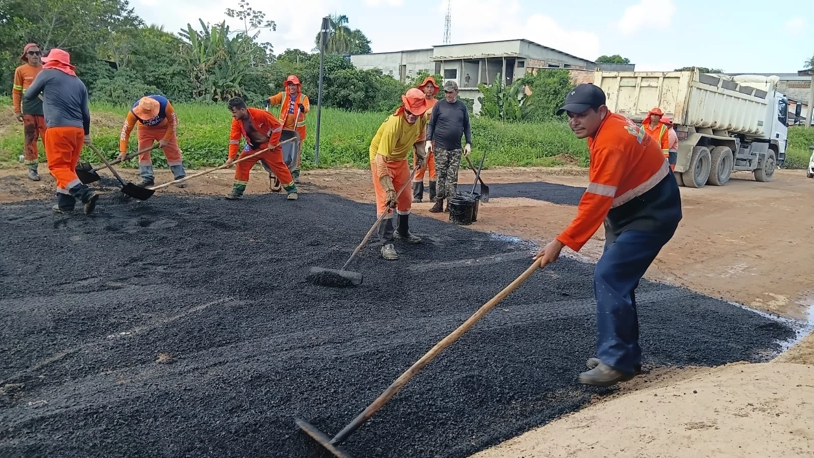 Prefeitura de Manaus transforma mobilidade no bairro Tarumã com recuperação asfáltica de via importante para a comunidade